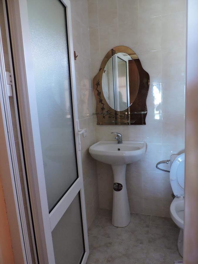 Guesthouse U Moti New Athos Esterno foto