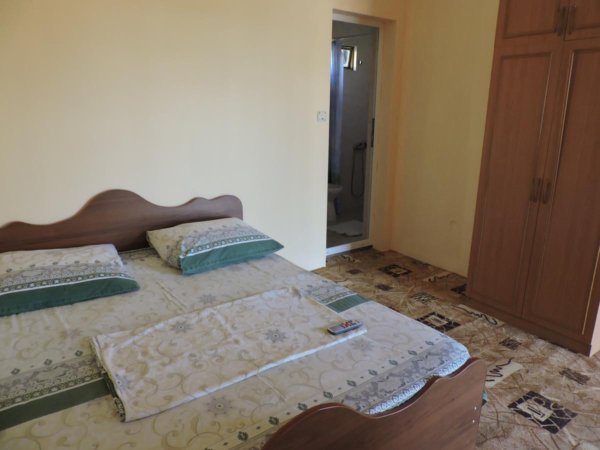 Guesthouse U Moti New Athos Esterno foto